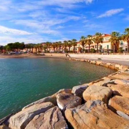 Appartamento 50 Mt Mare Con Parcheggio Riservato Riva Ligure Exterior foto
